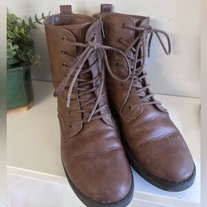 Amazon Essentials Combat Boots